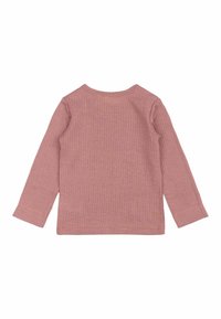 Cămașă cu mânecă lungă dintr-un material ribbed de culoare roz deschis. Dispune de un guler rotund și tivuri cusute. Design simplu, fără modele sau accente adăugate.