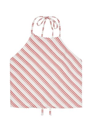 Top halter blanco con rayas rojas diagonales y tirantes atados en el cuello y la espalda.