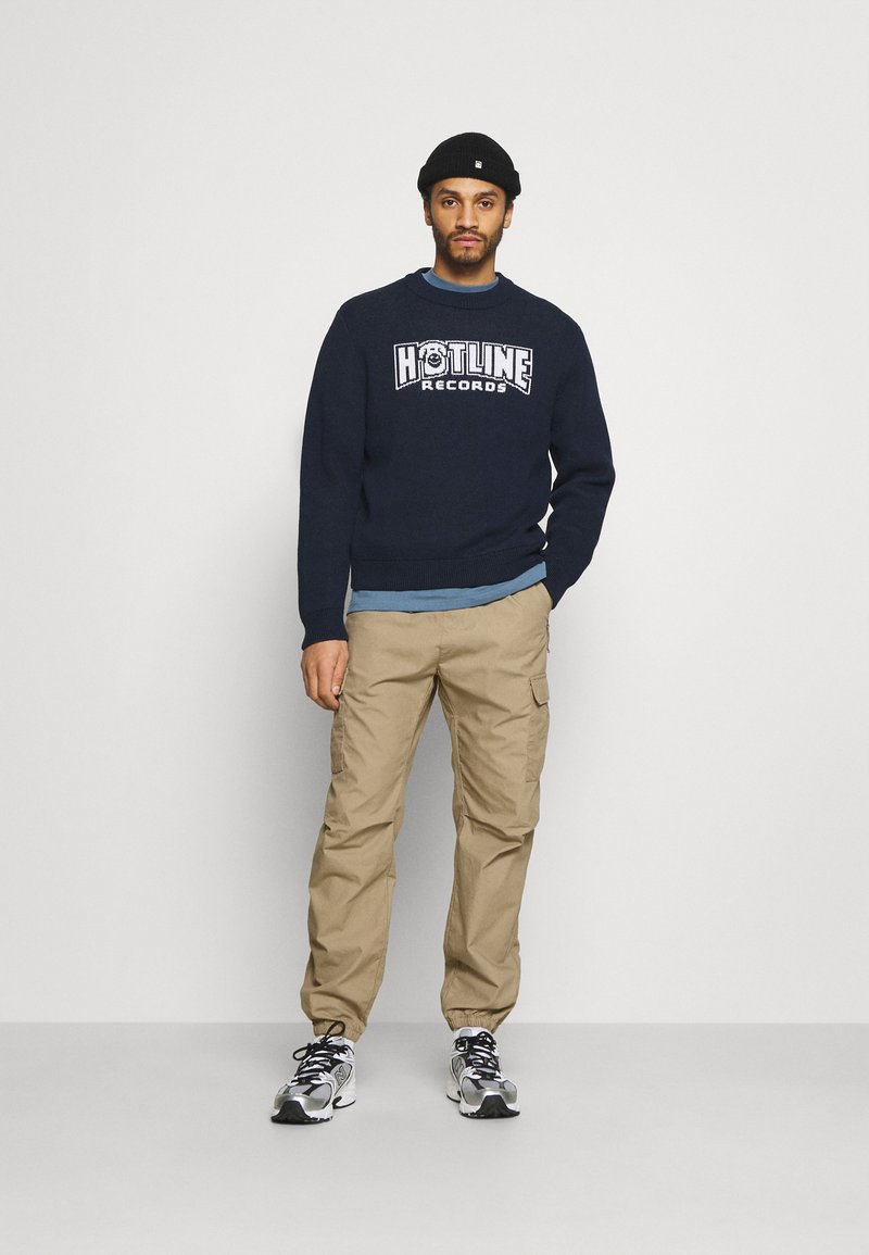 carhartt wip cargo jogger columbia