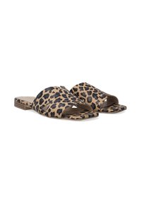Sandály na ploché podrážce s leopardím vzorem, otevřenou špičkou a měkkým svrchním materiálem. Mají široké, zakřivené popruhy v odstínech béžové a černé.
