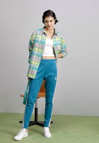 adidas Originals ADICOLOR SUPERSTAR TRACK - Spodnji deli trenirk - arctic fusion