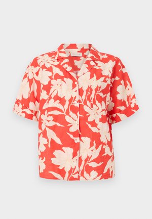 Kortermet skjorte med knapper, rød base og store hvite blomster, med krage og knapper foran.