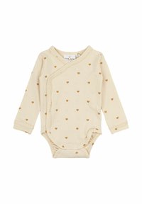 Långärmad babymössa i ljusbeige, med spridda guldhjärtan och delikat spetsdetalj längs med omlottkragen och ärmsluten.