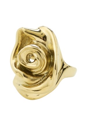 Bague en métal doré en forme de rose abstraite avec un centre creux et des pétales lisses, brillants et tourbillonnants.