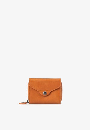 Kompakte Geldbörse aus braunem Leder mit Vorderklappe und Druckknopf sowie seitlichem Reißverschlusslasche, entworfen für sichere Aufbewahrung.