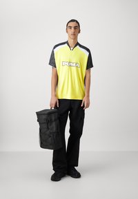Puma FOOTBALL UNISEX - Camiseta estampada - yellow/black