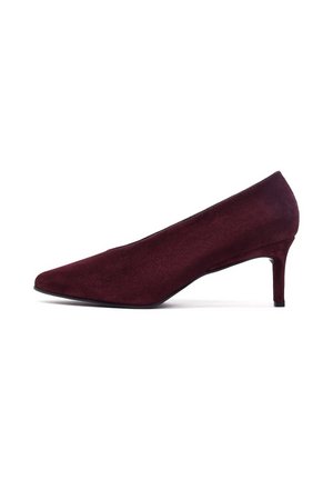 Pump in pelle scamosciata bordeaux con punta affilata e slanciato tacco a stiletto nero, caratterizzato da una texture liscia e un design minimalista.