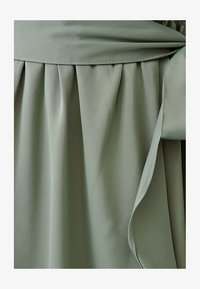 Atlasīts, sage green