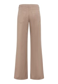 Hellbraune, weit geschnittene Hose aus glattem Material, mit Gesäßtaschen und hohem Bund. Keine sichtbaren Verschlüsse.