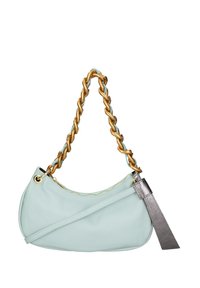 Borsa a spalla in pelle azzurro chiaro con manico a catena intrecciata in tonalità oro e un accento argentato sulla tracolla; dotata di chiusura con zip per garantire la sicurezza del contenuto.