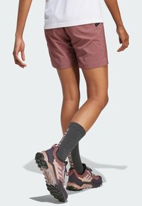 Adidas Terrex XPERIOR MID - Pantalón corto de deporte - burgundy