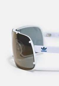 adidas Originals UNISEX - Óculos de sol - white/blue mirror