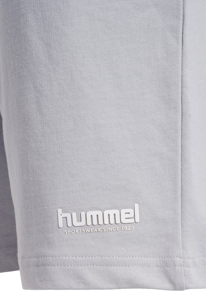 Herren Shirts | Hummel HMLLGC JEREMY SWEAT kurze Sporthose harbor mist/hellgrau - YE86159 Herren Shirts | Hummel HMLLGC JEREMY SWEAT kurze Sporthose harbor mist/hellgrau - YE86159