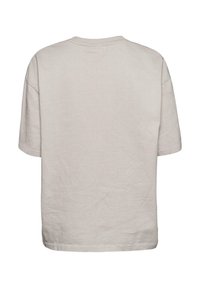 Light gray cotton t-shirt, short sleeves, crew neck, casual fit, plain without patterns or graphics, soft texture, relaxed silhouette.