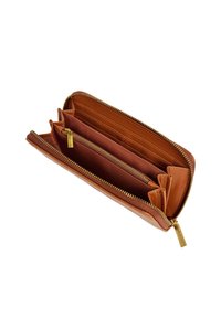 Bruine leren portemonnee met een ritsluiting, voorzien van meerdere compartimenten en карточ slots, en een gladde binnenvoering. Vergulde hardware accenten.