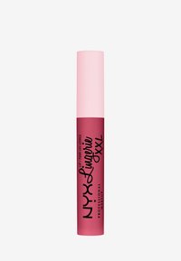 NYX Lingerie XXL lip gloss in un contenitore rosa con finitura opaca, caratterizzato da un'etichetta nera con scritte, forma cilindrica e senza motivi notevoli.
