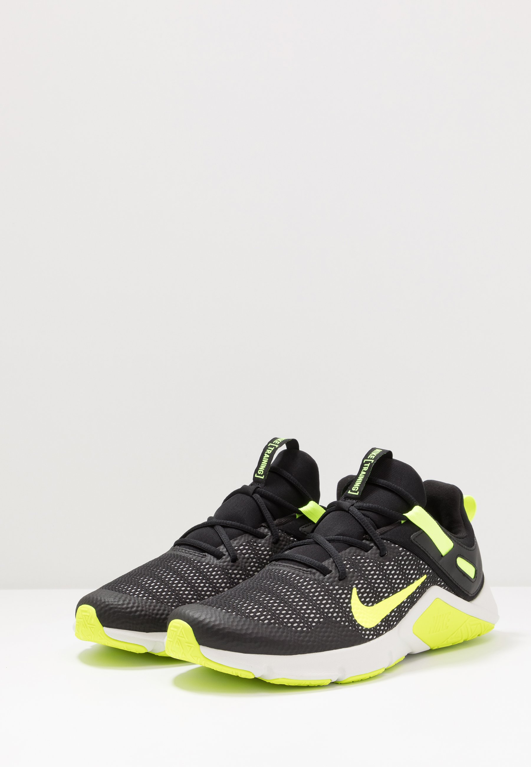Nike Performance LEGEND ESSENTIAL Treningssko blackvolt Nike Performance LEGEND ESSENTIAL Treningssko black
