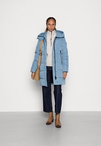 Marc O'Polo MIDDLE LENGTH DETACHABLE HOOD - Casaco de penas - sea blue