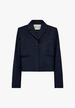 Tamsiai mėlynas smulkiai dryžuotas trumpas švarkas su vieno mygtuko užsegimu, iškirptu apykakle ir dviem priekinėmis kišenėmis. Pagamintas iš lygaus audinio su struktūrizuotu dizainu.