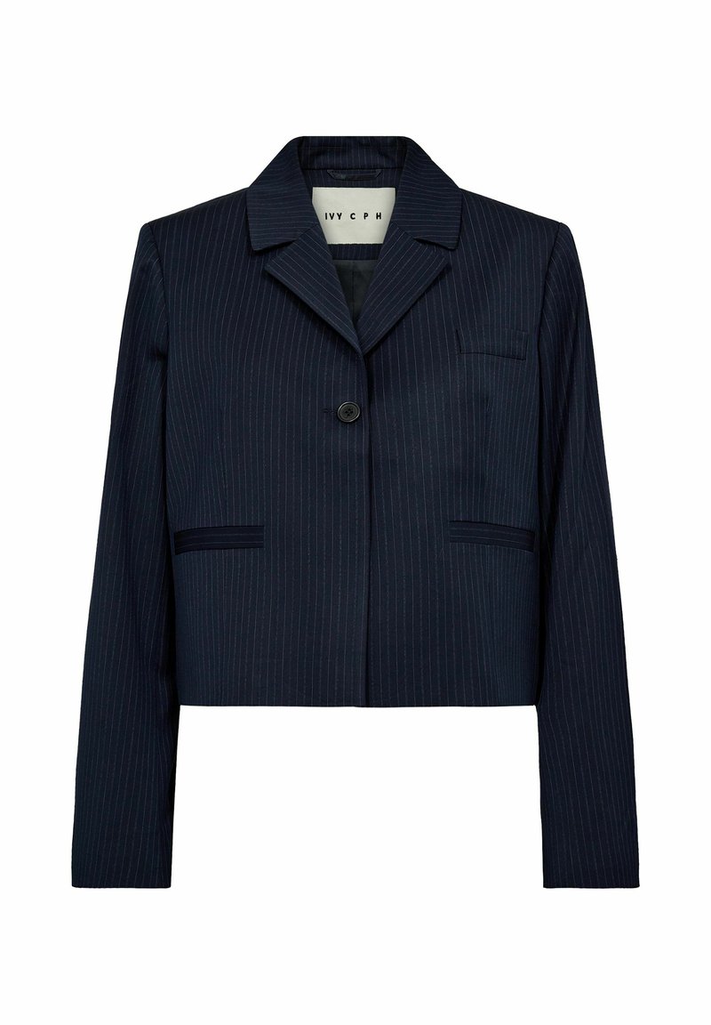 Marineblauwe cropped jacket met pinstripes, voorzien van een enkele knoopsluiting, een gelogen kraag en twee voorzakken. Gemaakt van een gladde stof met een gestructureerd ontwerp.