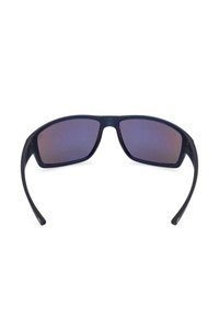 Occhiali da sole neri a forma avvolgente con lenti rettangolari scure e stanghette curve, mostrati frontalmente su uno sfondo bianco.