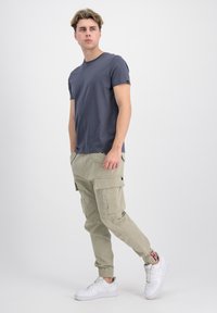 Alpha Industries AIRMAN PANT - Cargobyxor - vintage sand
