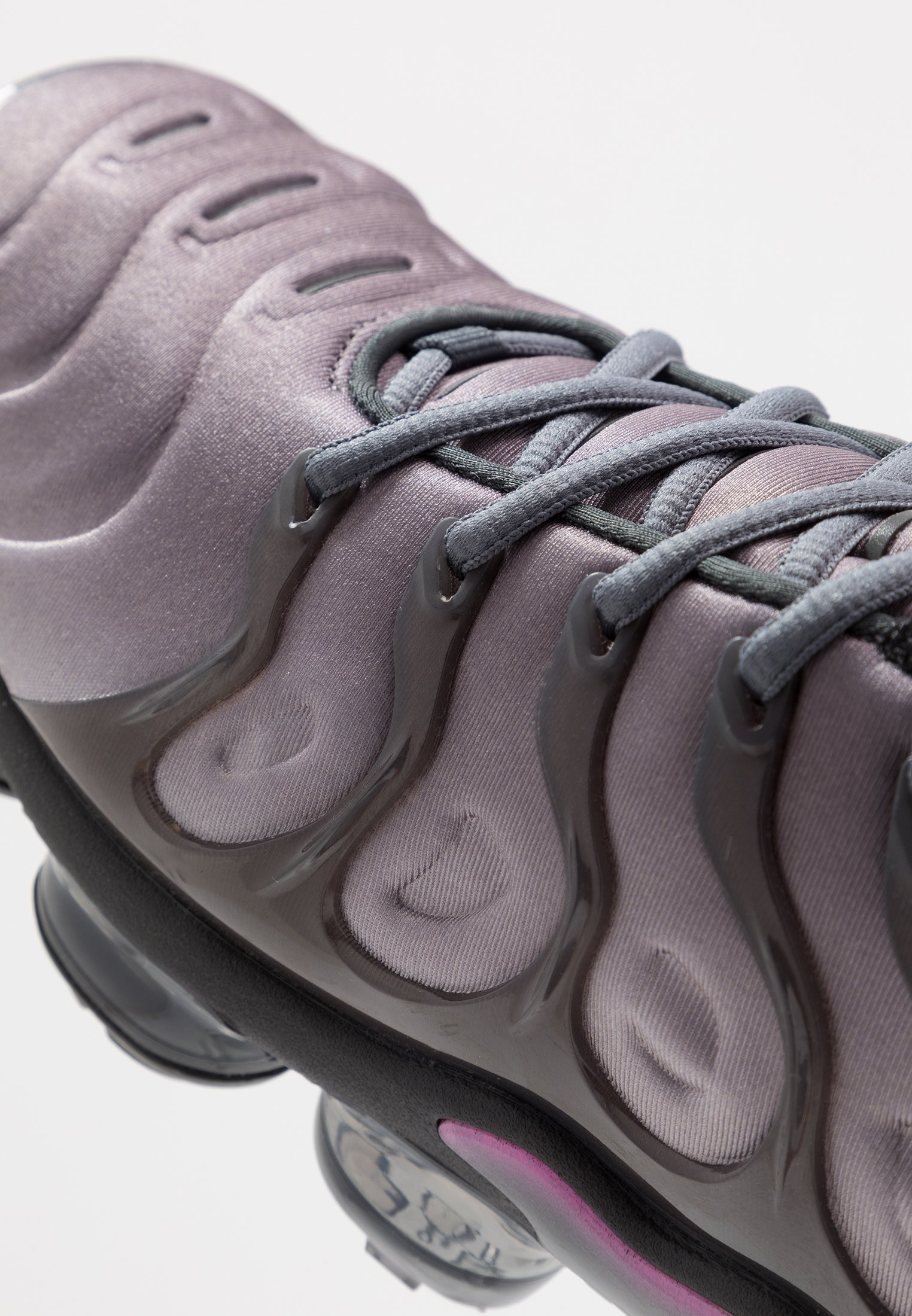vapormax plus atmosphere grey