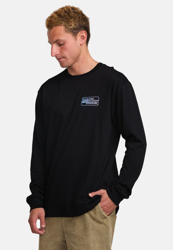 WALLED - Long sleeved top4