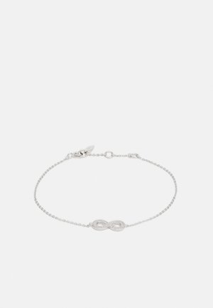 Bracelet délicat en chaîne argentée avec un pendentif symbole de l'infini orné de petites pierres claires, fermé par un fermoir homard.