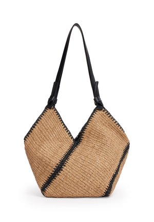 Borsa a tracolla color cuoio intrecciata con rifinitura nera intrecciata e due cinghie in pelle nera, caratterizzata da una forma geometrica piegata.