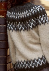 Next Striktrøje - brown