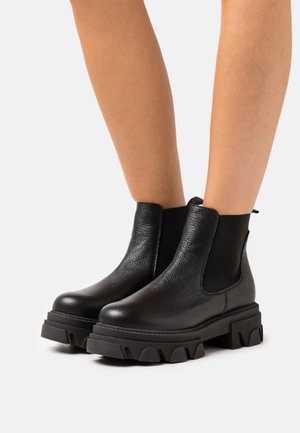 Steve Madden, Bottines à plateau - black