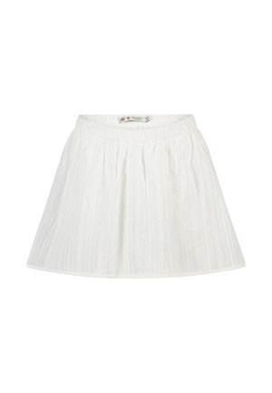 Witte geplooide rok met elastische tailleband, lichtgewicht stof en subtiele verticale textuur, plat gelegd op een witte achtergrond.