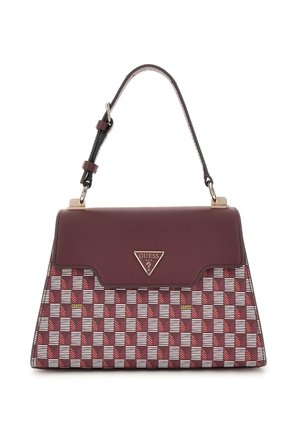 Sac à main bourgogne avec un motif géométrique, des accents de logo, un rabat supérieur et une sangle amovible. Fabriqué en matériau synthétique avec une texture lisse.