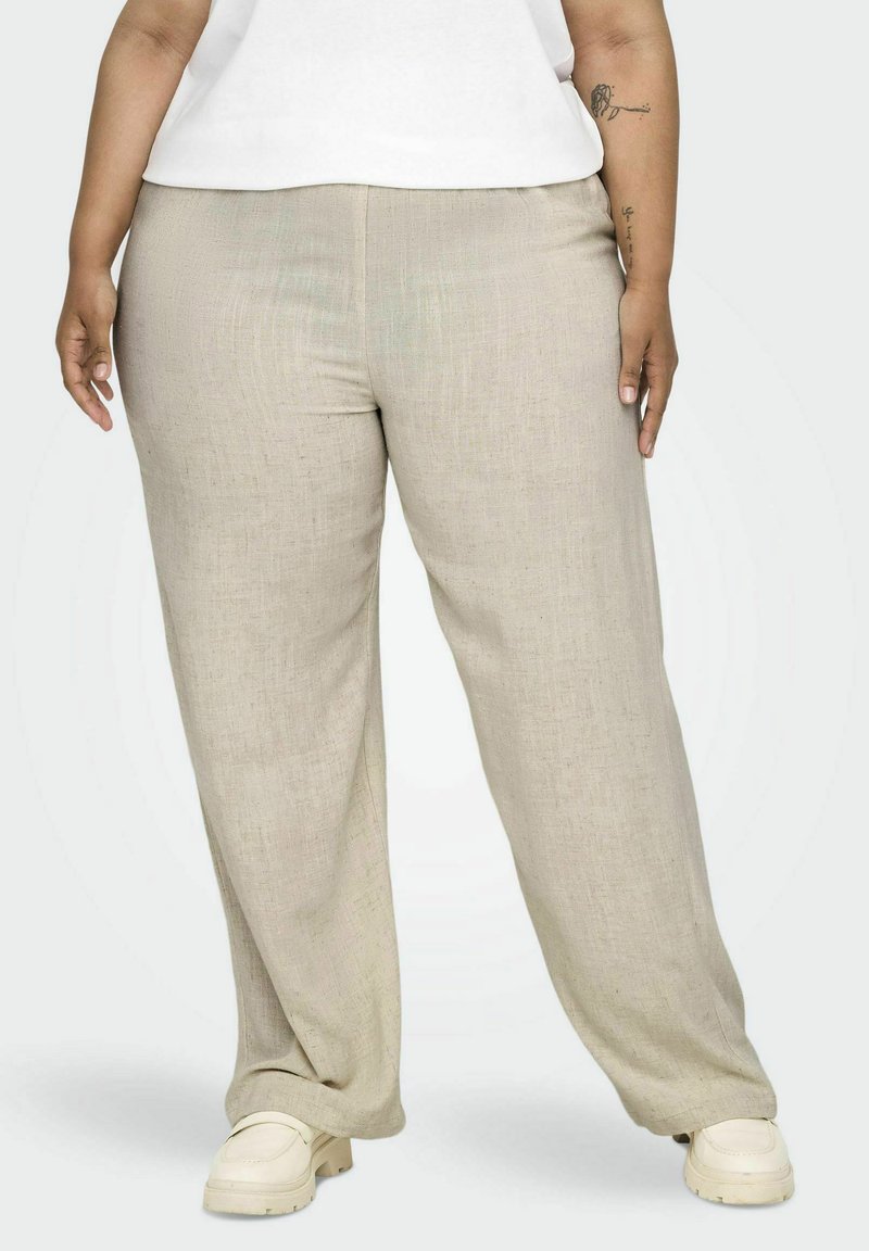 Lichtbeige linnen broek met een ontspannen pasvorm, met een gladde textuur en wijde benen, gecombineerd met lichtgekleurde instappers.