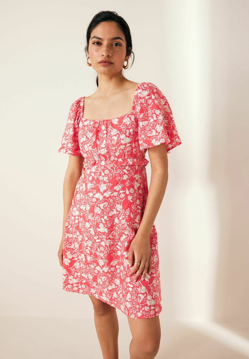 Next FLUTTER SLEEVE SQUARE NECK - REGULAR FIT - Hverdagskjole - red white ditsy floral print