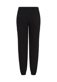 Juodos aptemptos kelnės su elastinga juosmens juosta ir apvadais, su dviem kišenėmis gale, matomos iš nugaros, baltame fone.