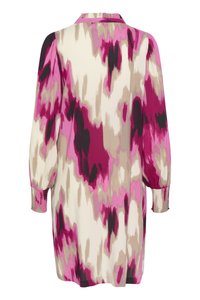 Blumengemustertes Kleid in den Farben Rosa, Weiß und Beige, mit langen Ärmeln und strukturierten Akzenten an den Bündchen. Rückansicht gezeigt.