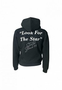 Schwarzer Hoodie mit aufgesetzter Kapuze, auf dem Rücken mit weißem Text: "Look For The Star" und in Schreibschrift "Starter Since 1971" darunter.