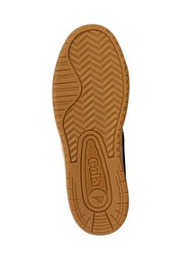 Suola di sneaker nera con un motivo rigato, caratterizzata da un grande logo, e una suola in gomma marrone chiaro durevole con motivo a zigzag per una migliore aderenza.