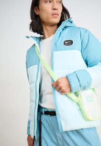 Nike Sportswear AIR - Žieminė striukė - turq/glacier blue/white