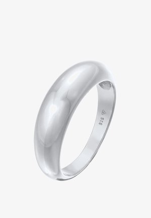 Silberne Eheringe mit einer abgerundeten, polierten Oberfläche. Innen graviert mit "925", was auf die Qualität von Sterlingsilber hinweist. Glatte Textur und nahtloses Design.