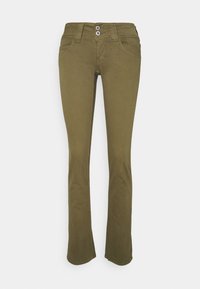 Olivově zelené zvonové kalhoty vyrobené z měkké směsi bavlny. Disponují dvěma předními kapsami a zapínáním na dva knoflíky s kovovými akcenty.