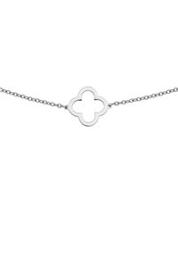 Collier en argent avec un pendentif en forme de quatre-feuilles, un centre ouvert, une finition lisse et des maillons entrelacés.