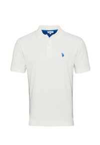 Vit kortärmad pikétröja med krage, två knappar och en liten blå broderad polo-spelare-logga på vänstra bröstet.