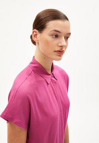 ARMEDANGELS LARISAANA - Hemdbluse - crushed berry