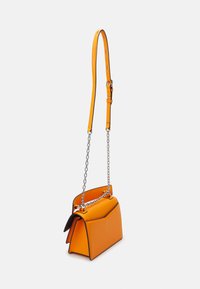 KARL LAGERFELD SEVEN GRAINY  - Ručna torba - clementine