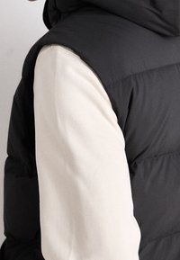 Tommy Jeans Liivi - black