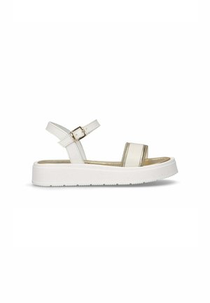 Witte sandalen met een dikke zool, voorzien van een metalen accent en verstelbare enkelband, open ontwerp en een gladde textuur.
