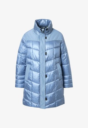 Niebieska kurtka puchowa z wysokim kołnierzem, pikowanym designem, bocznymi kieszeniami i czarnymi guzikami. Wykonana z błyszczącego, lekkiego materiału.